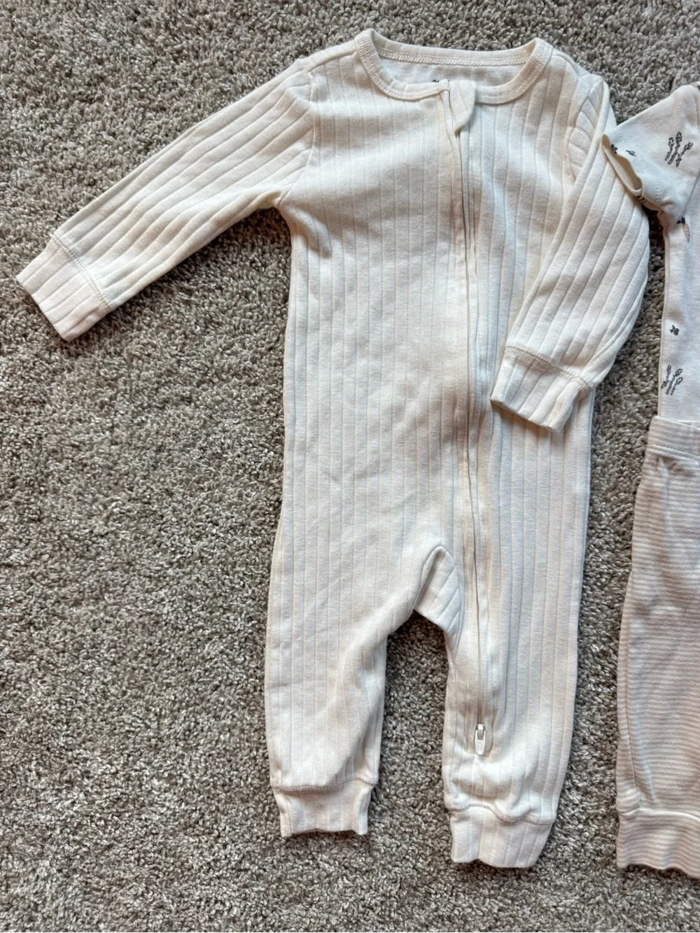 Carter's baby bundle neutral 3-Piece Bodysuit Set Sleeper pants Size 6 Months 6M
